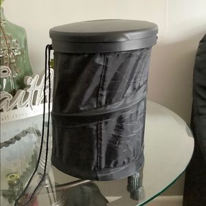 Rubbermaid Automotive pop up trashcan